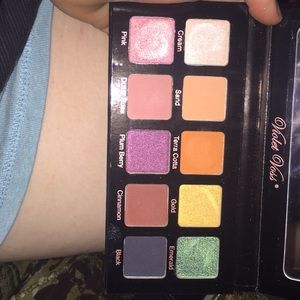 Violet Voss eyeshadow